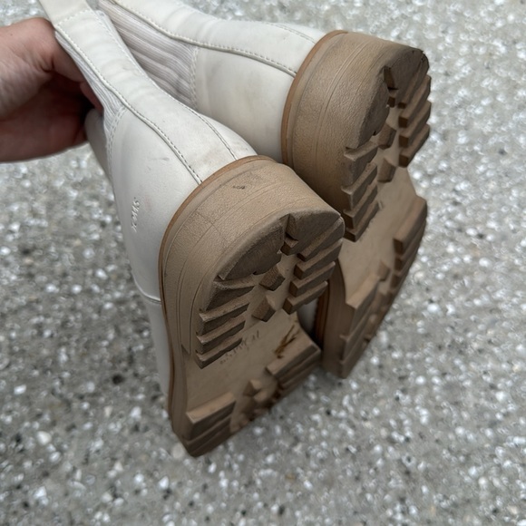 TOMS size 8 cream boots - Picture 4 of 5